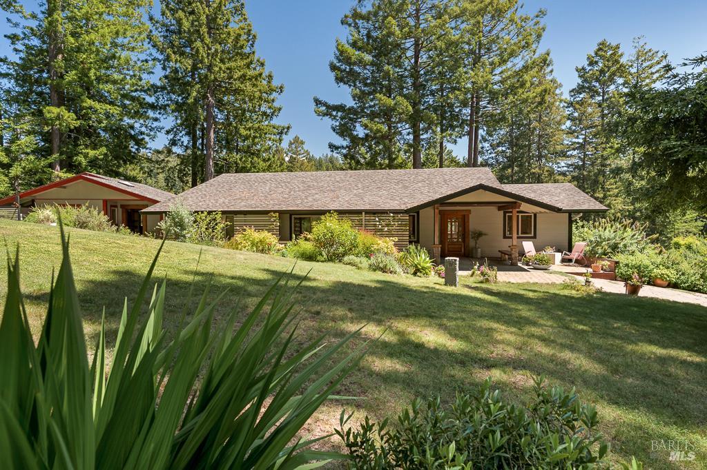 21995-21997 Ansel Court Jenner CA 95450