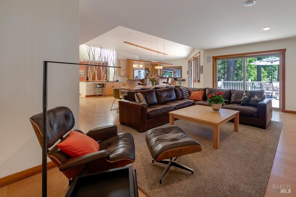 21995-21997 Ansel Court Jenner CA 95450