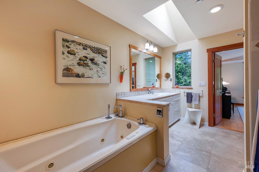 21995-21997 Ansel Court Jenner CA 95450