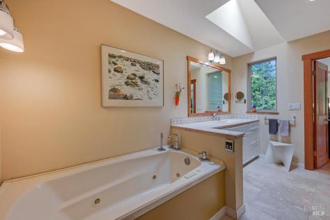 21995-21997 Ansel Court Jenner CA 95450
