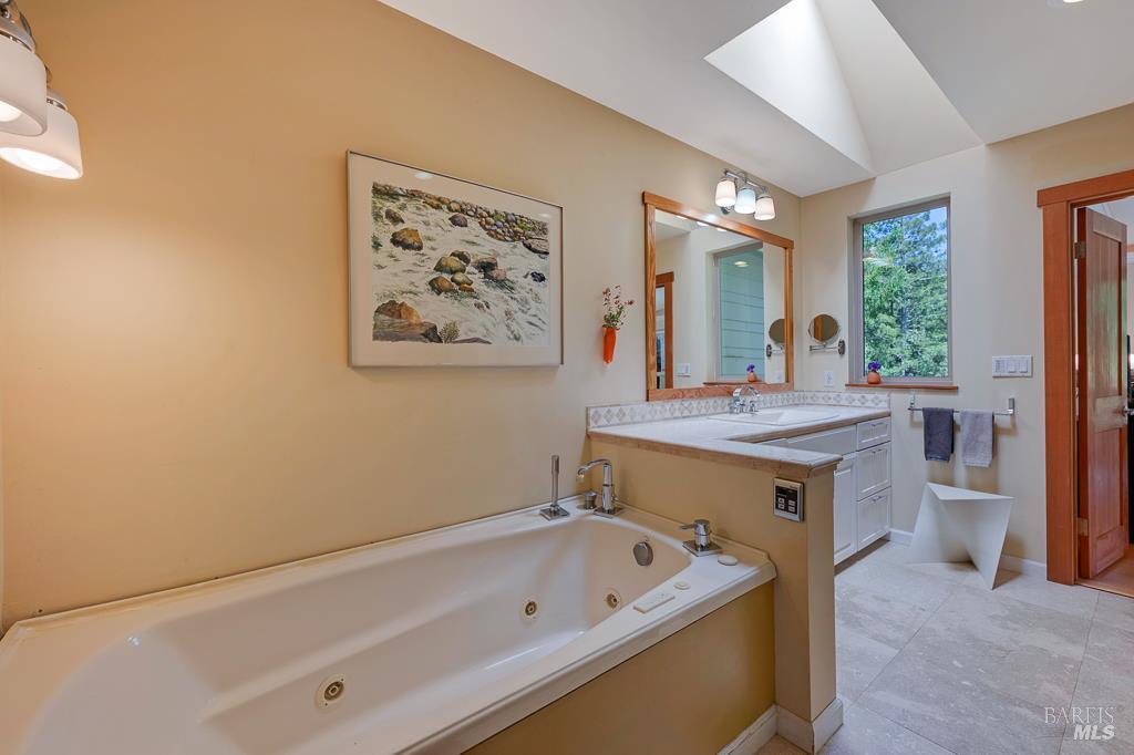 21995-21997 Ansel Court Jenner CA 95450