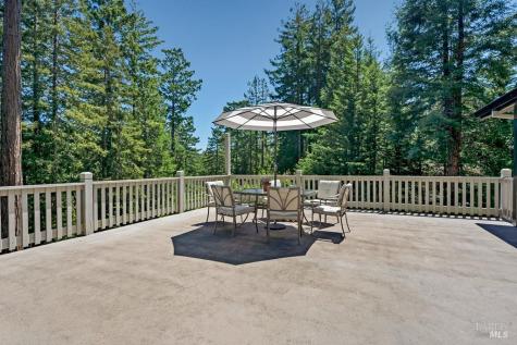 21995-21997 Ansel Court Jenner CA 95450