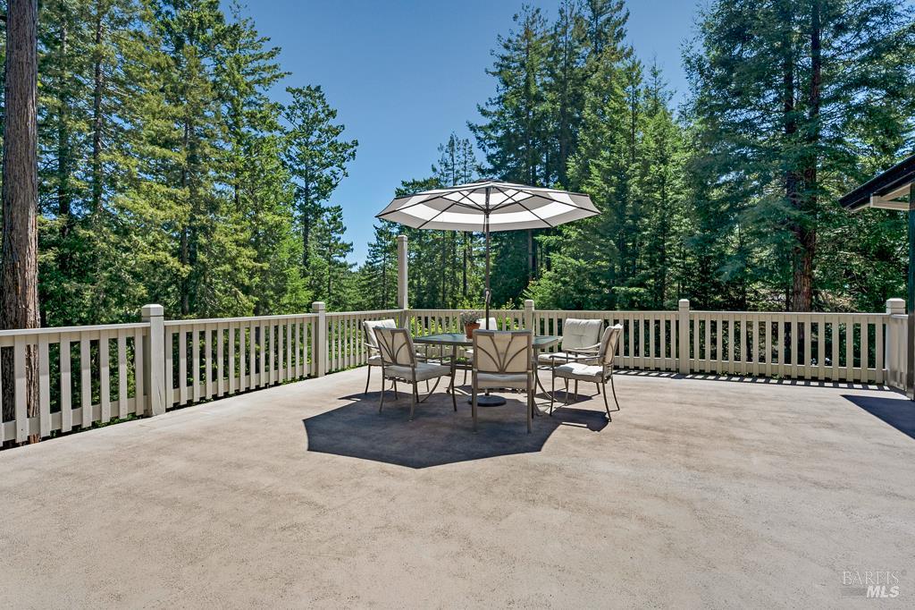21995-21997 Ansel Court Jenner CA 95450