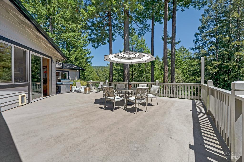 21995-21997 Ansel Court Jenner CA 95450