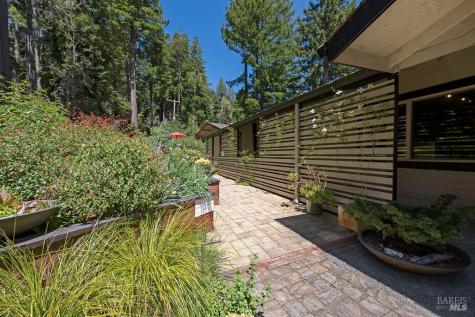 21995-21997 Ansel Court Jenner CA 95450