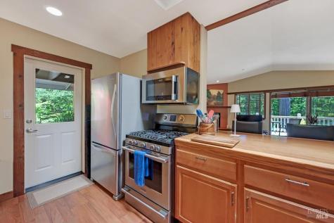 21995-21997 Ansel Court Jenner CA 95450