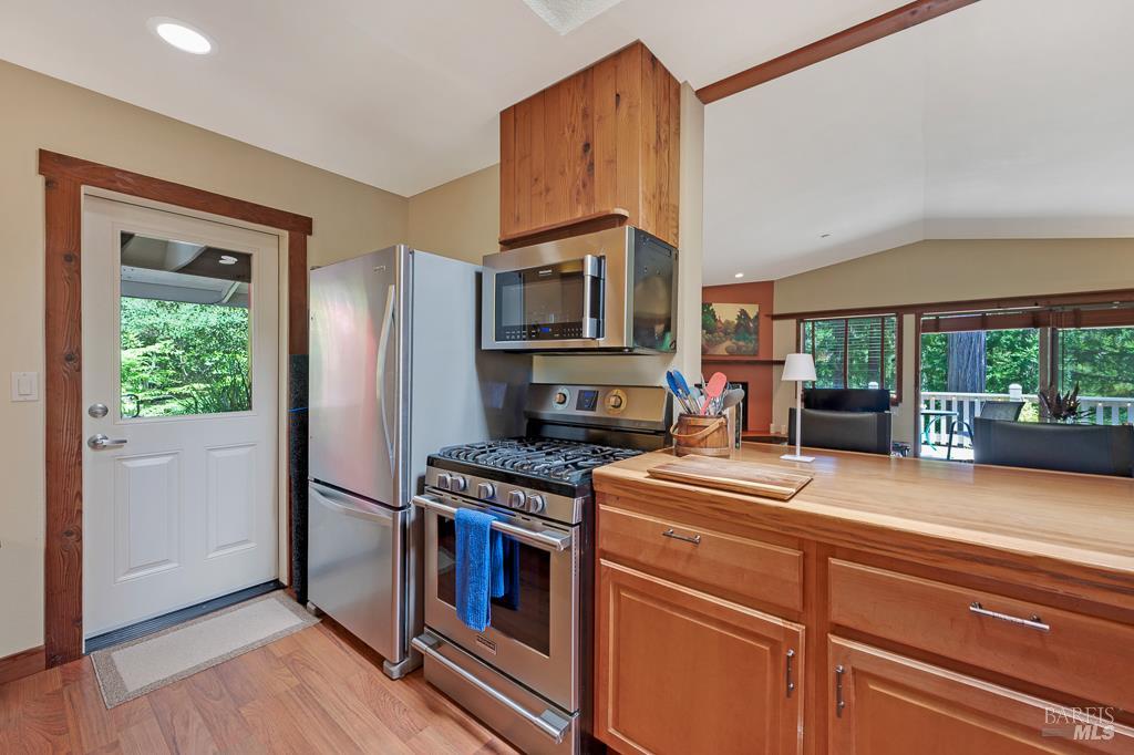 21995-21997 Ansel Court Jenner CA 95450