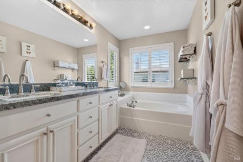 132 Decanter Circle Windsor CA 95492