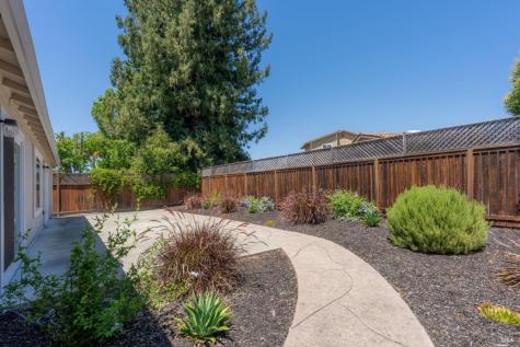 4558 Flores Avenue Rohnert Park CA 94928