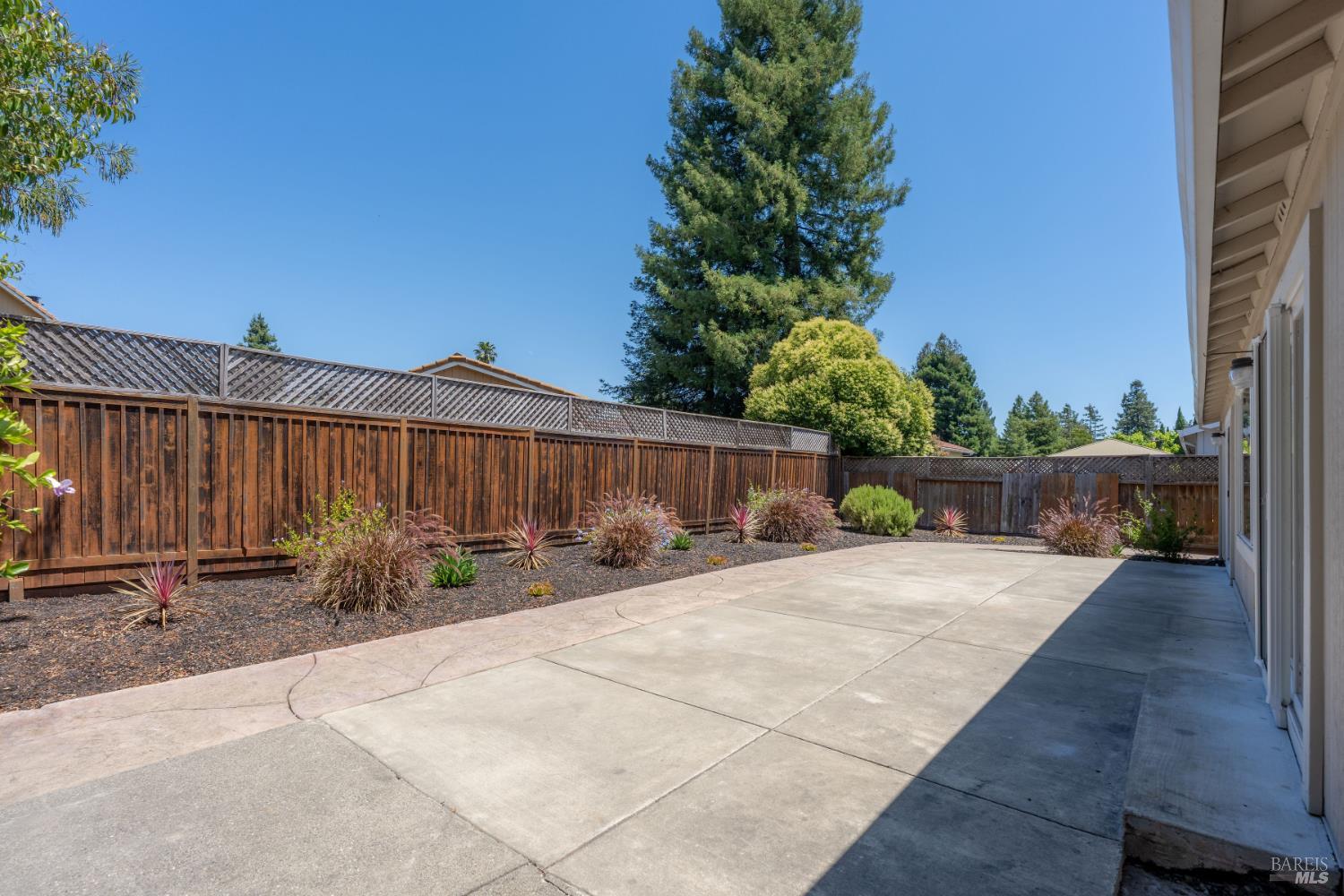 4558 Flores Avenue Rohnert Park CA 94928