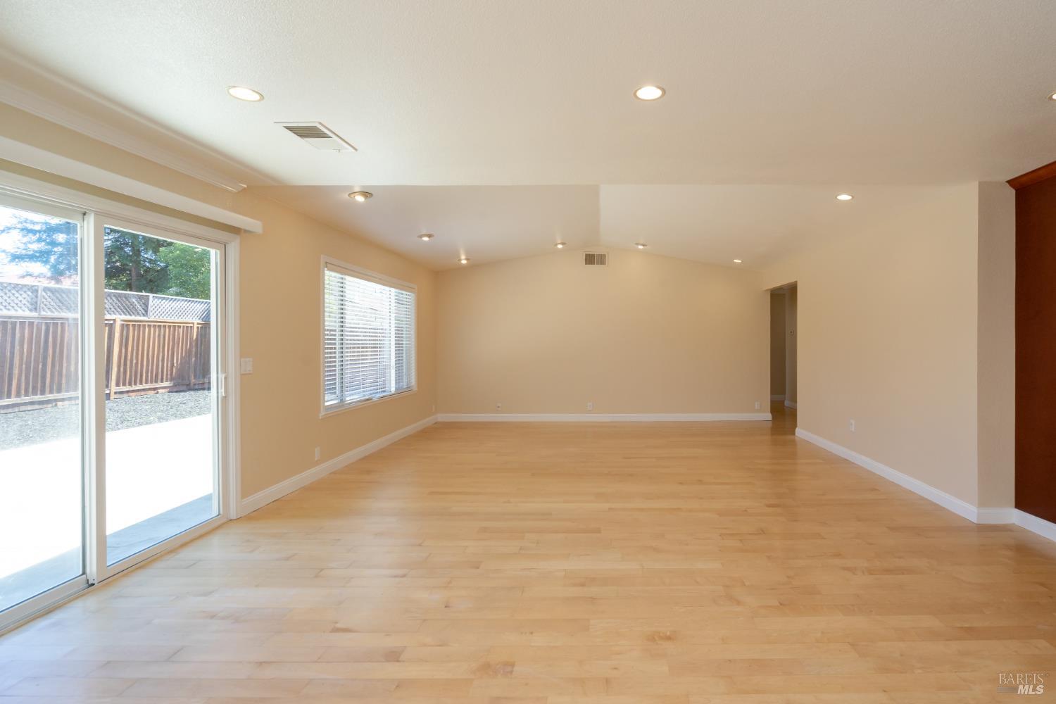 4558 Flores Avenue Rohnert Park CA 94928