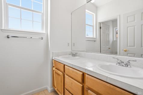 323 Portofino Way Cloverdale CA 95425