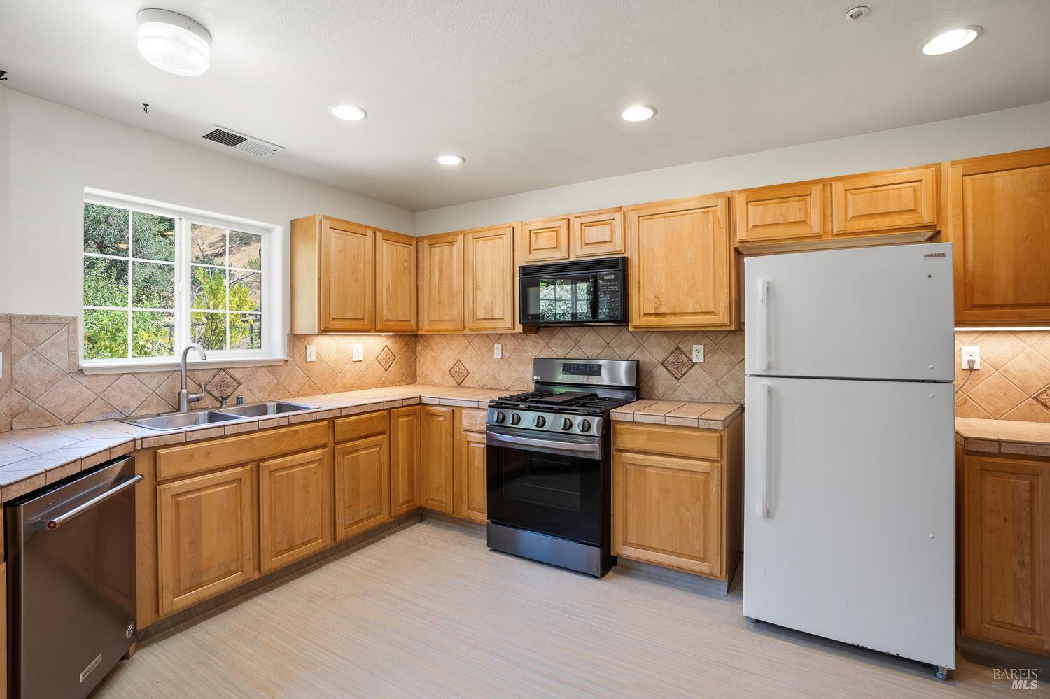 323 Portofino Way Cloverdale CA 95425