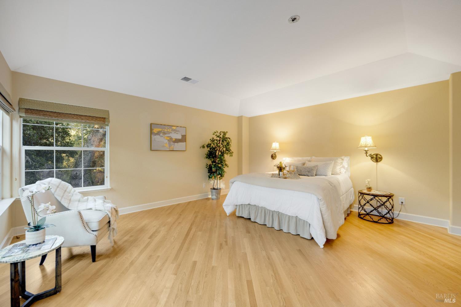 2 Fullerton Lane Petaluma CA 94952