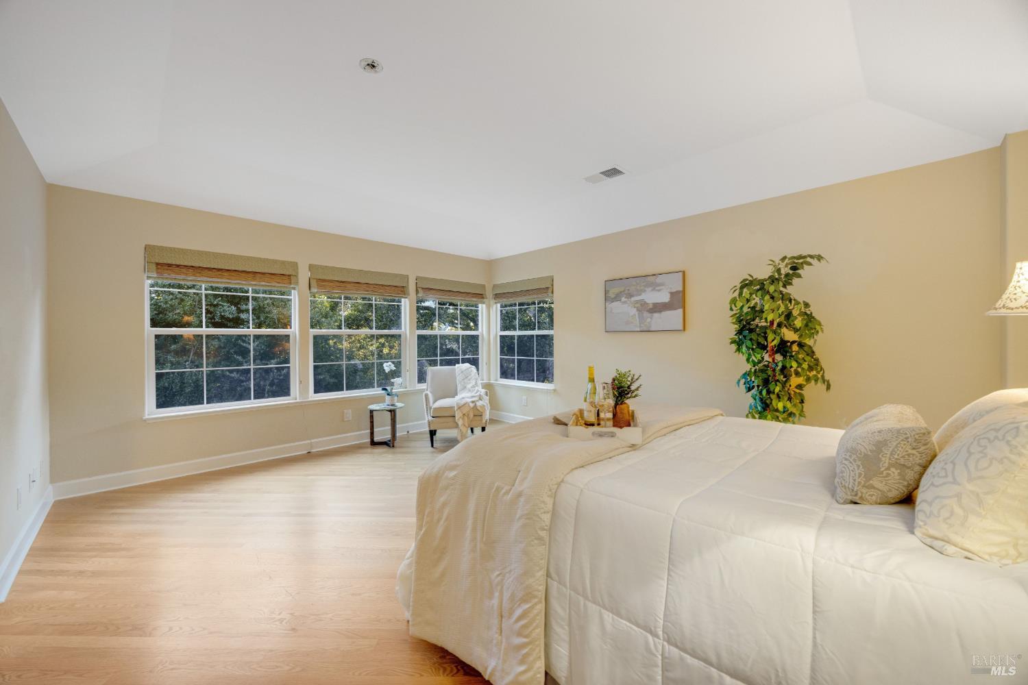 2 Fullerton Lane Petaluma CA 94952