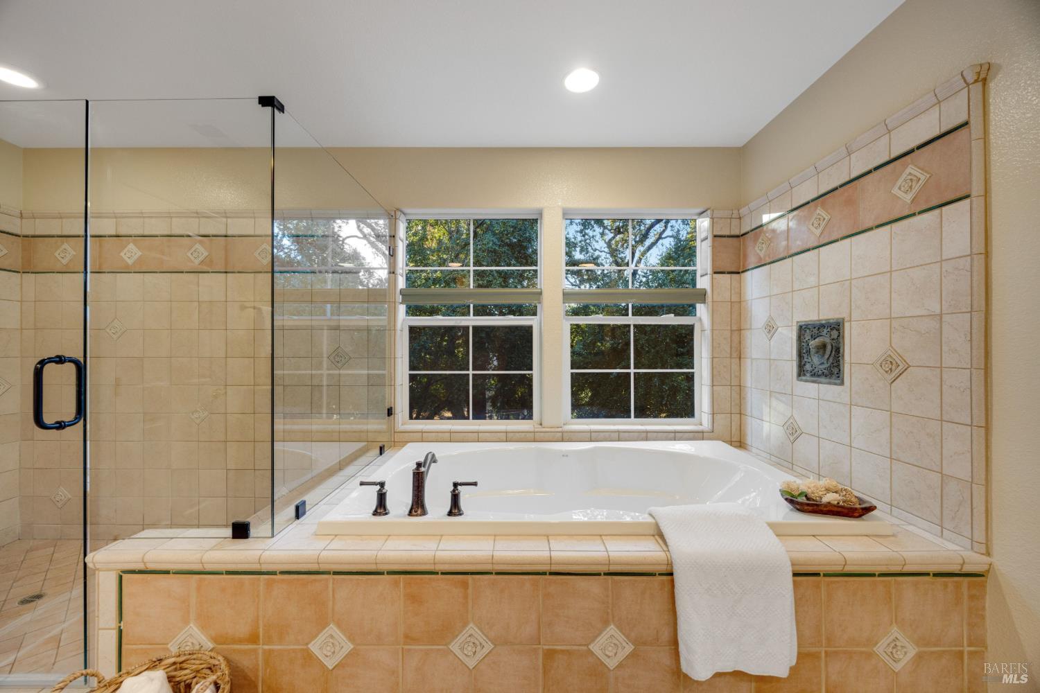 2 Fullerton Lane Petaluma CA 94952