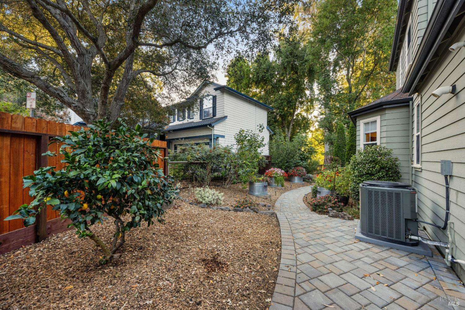 2 Fullerton Lane Petaluma CA 94952