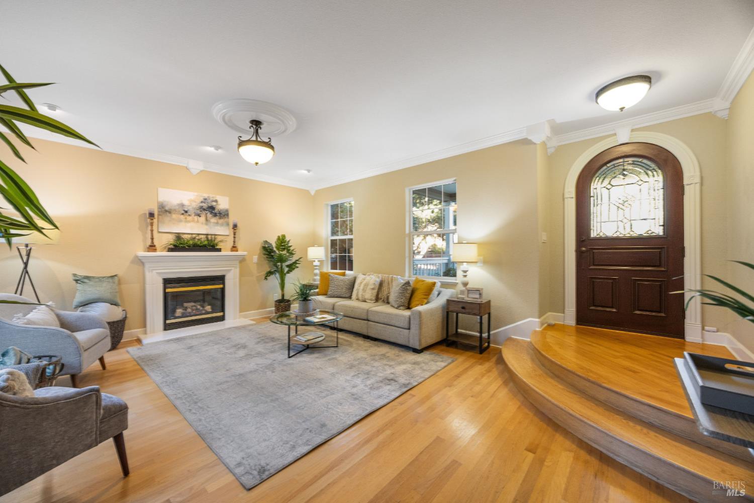 2 Fullerton Lane Petaluma CA 94952