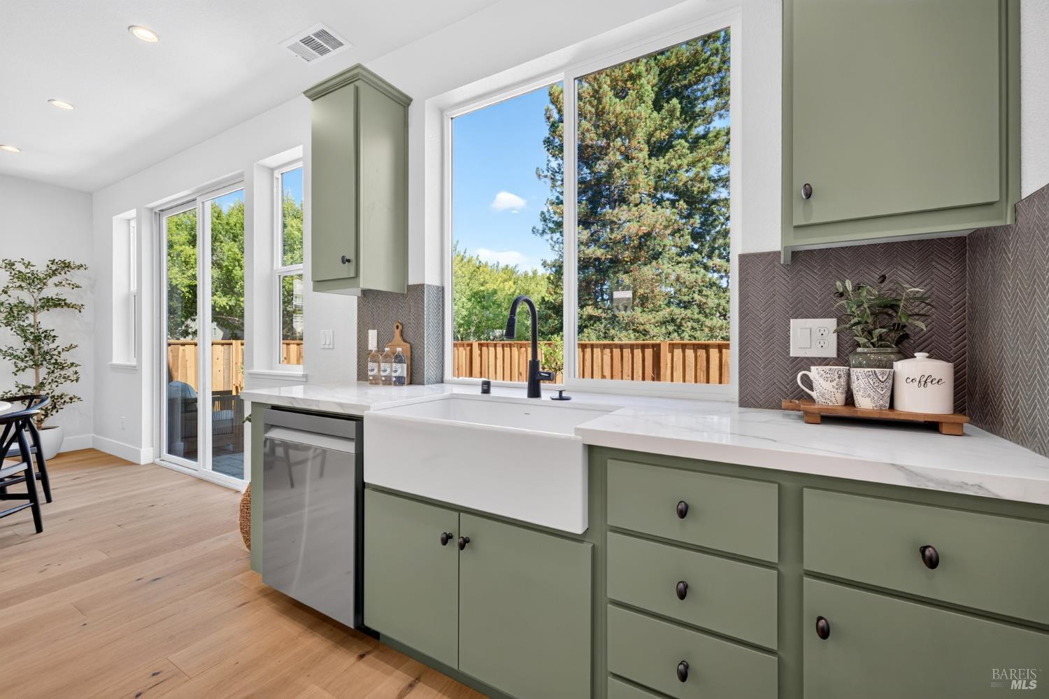 2446 Linwood Avenue Santa Rosa CA 95404