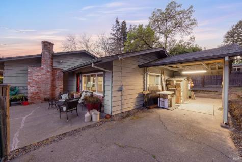 2142 Laguna Road Santa Rosa CA 95401