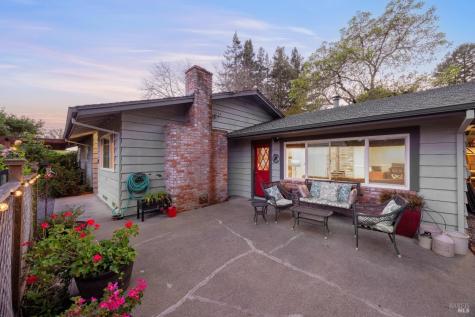 2142 Laguna Road Santa Rosa CA 95401