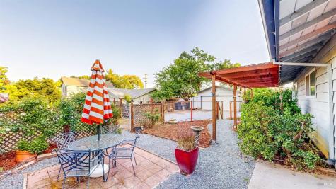 2142 Laguna Road Santa Rosa CA 95401