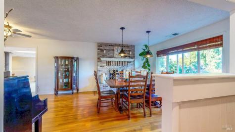 2142 Laguna Road Santa Rosa CA 95401
