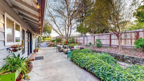 2142 Laguna Road Santa Rosa CA 95401