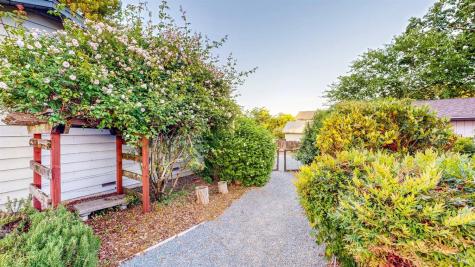 2142 Laguna Road Santa Rosa CA 95401