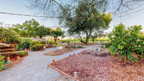 2142 Laguna Road Santa Rosa CA 95401