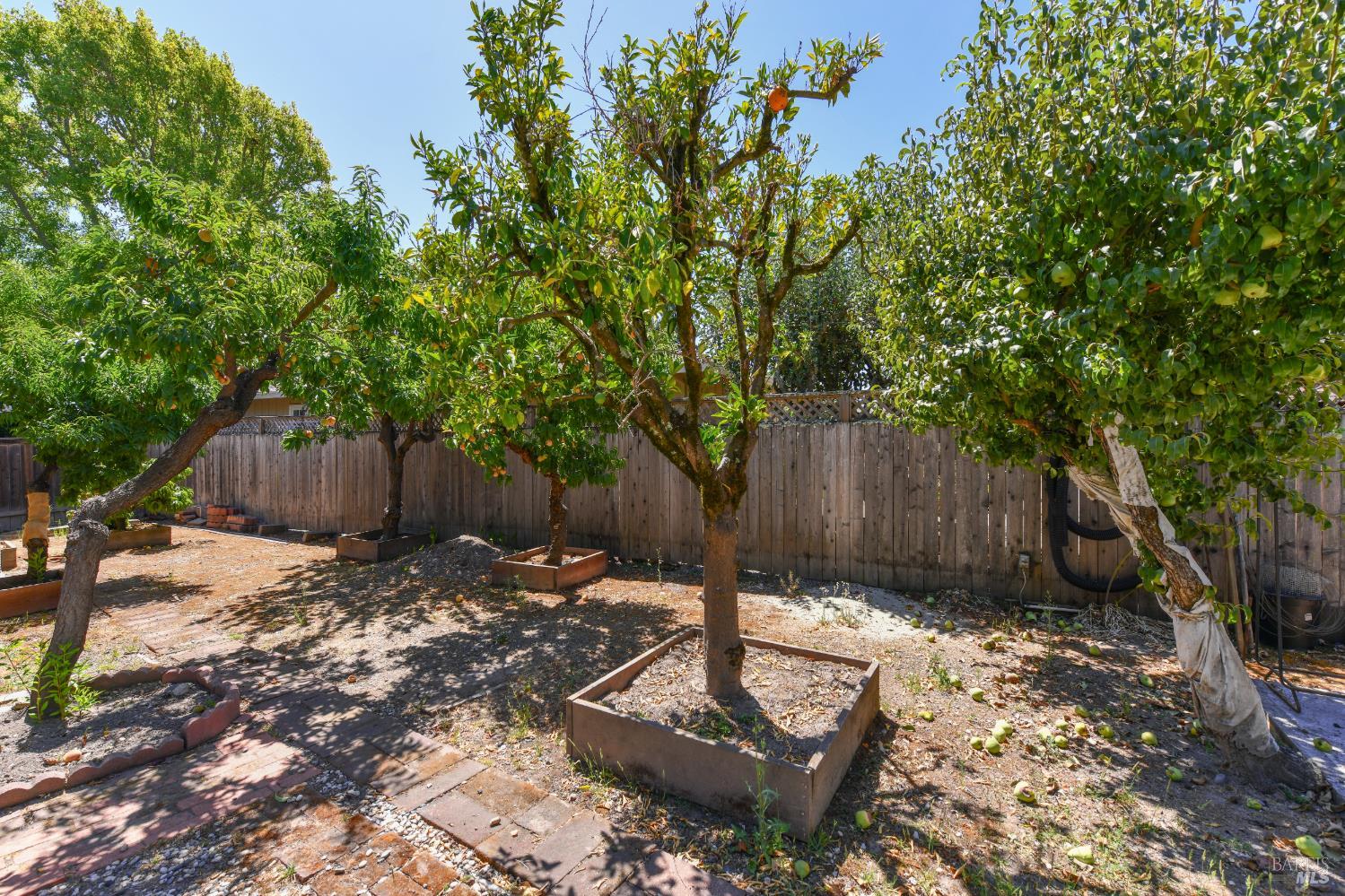 648 Avenue Del Oro Sonoma CA 95476