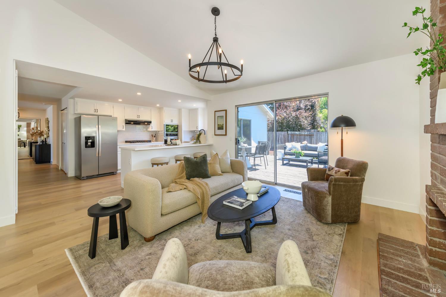 1908 Caulfield Lane Petaluma CA 94954