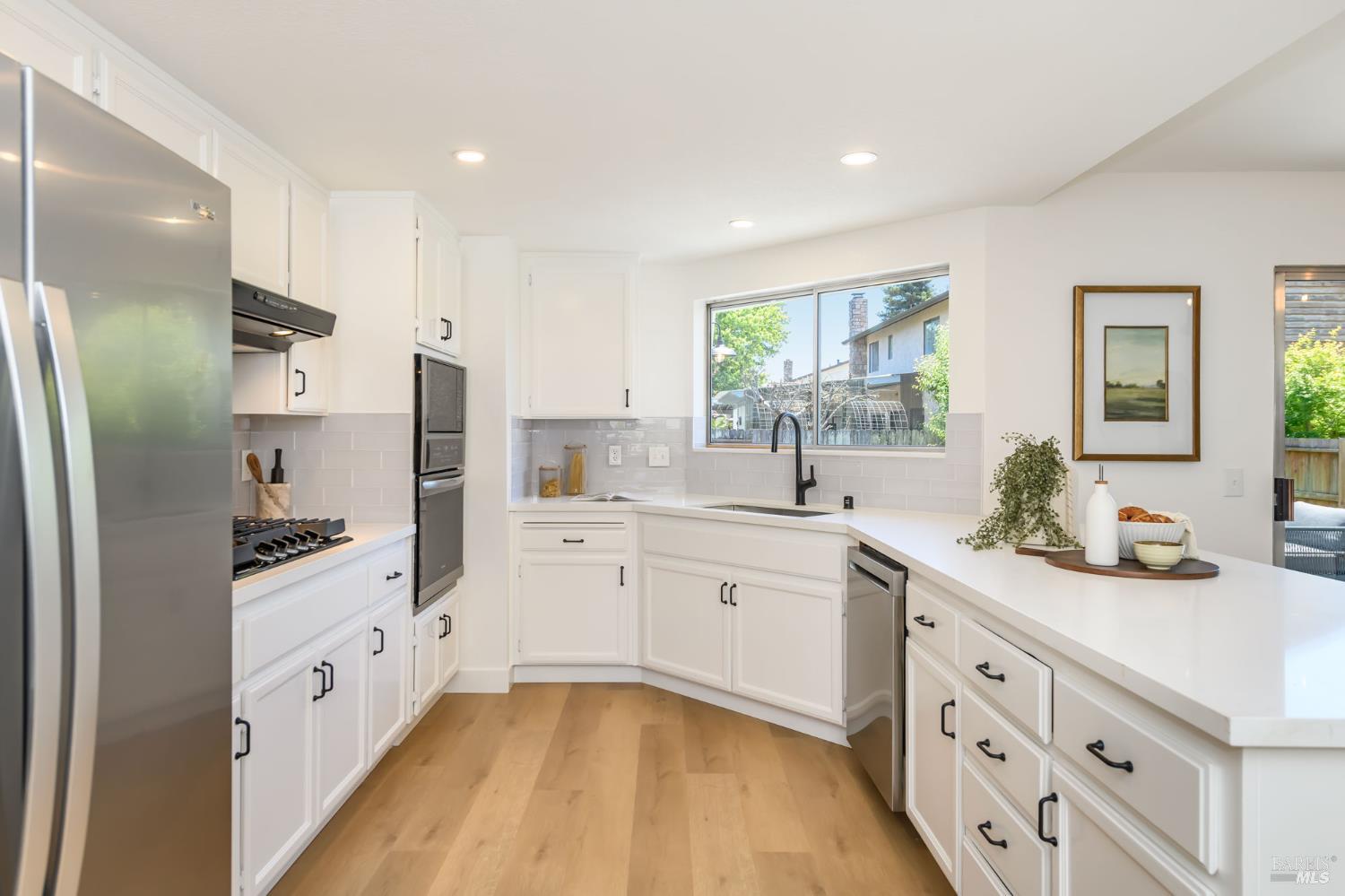 1908 Caulfield Lane Petaluma CA 94954