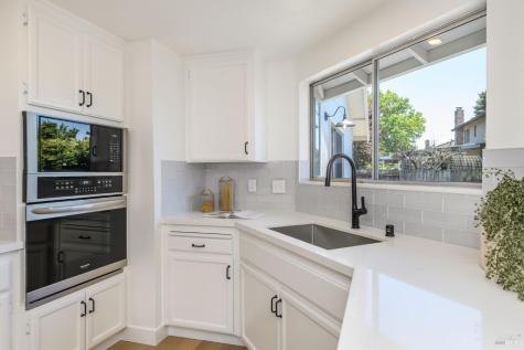 1908 Caulfield Lane Petaluma CA 94954