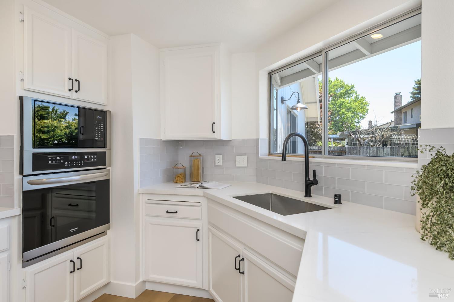 1908 Caulfield Lane Petaluma CA 94954