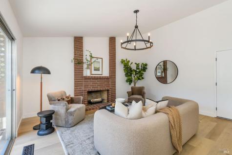 1908 Caulfield Lane Petaluma CA 94954
