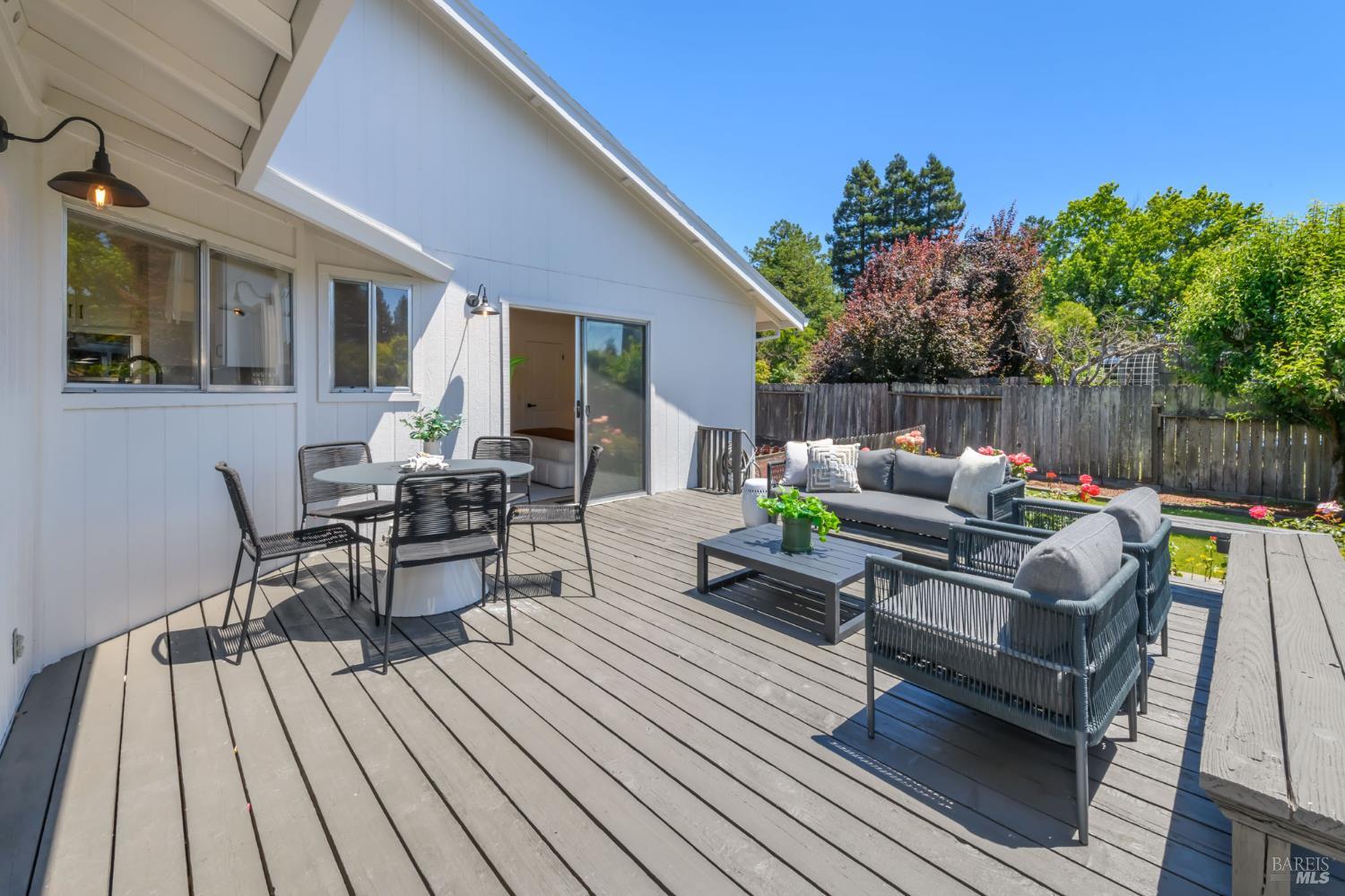 1908 Caulfield Lane Petaluma CA 94954