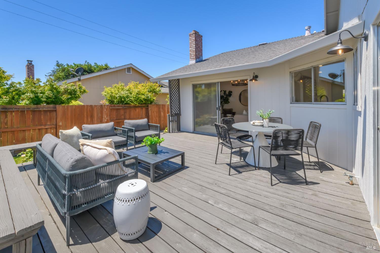 1908 Caulfield Lane Petaluma CA 94954