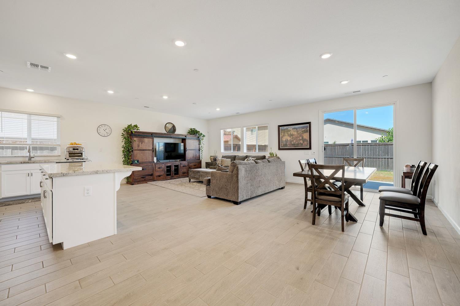 1398 Elkins Circle Olivehurst CA 95961
