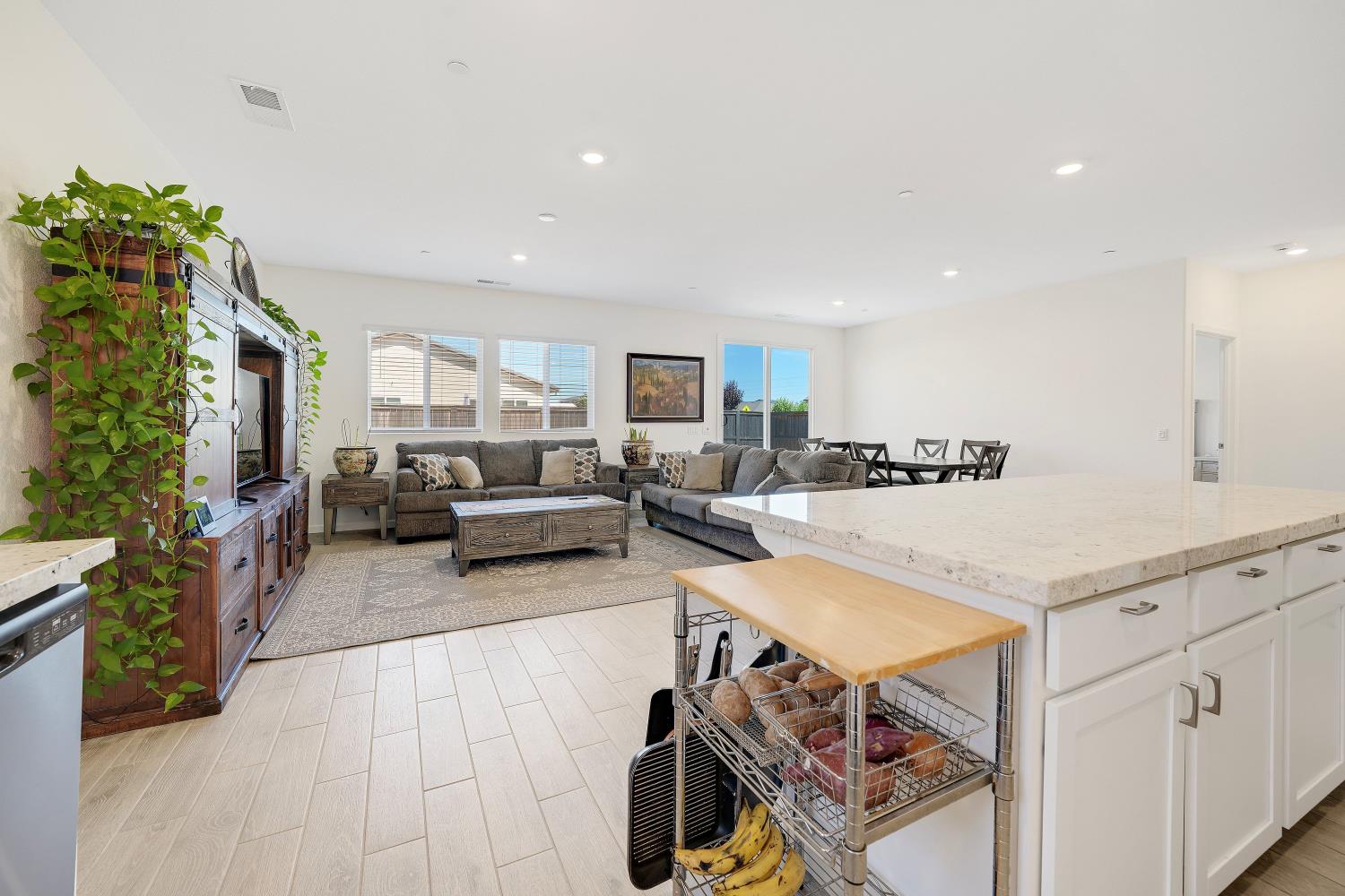 1398 Elkins Circle Olivehurst CA 95961