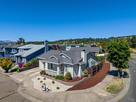 2424 Amethyst Way Santa Rosa CA 95404