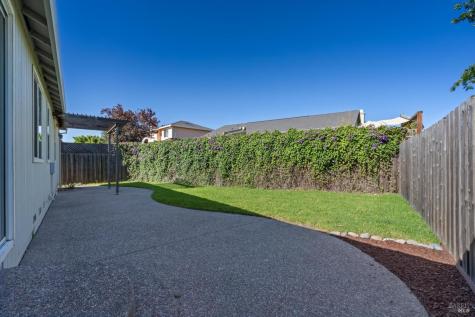 2424 Amethyst Way Santa Rosa CA 95404