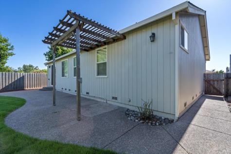 2424 Amethyst Way Santa Rosa CA 95404
