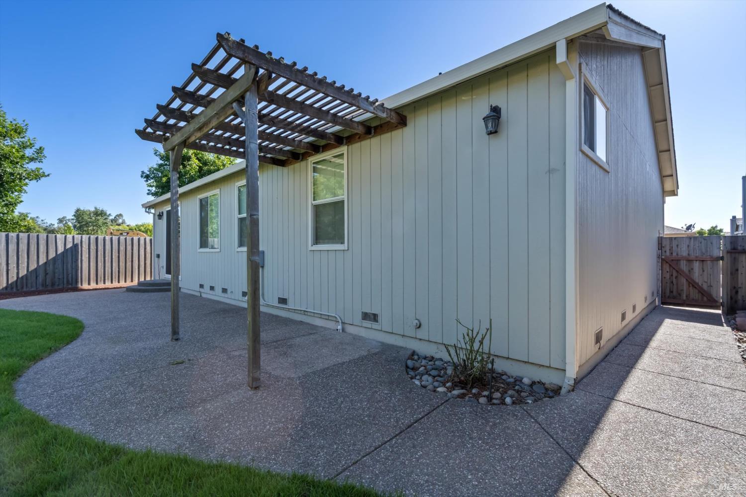 2424 Amethyst Way Santa Rosa CA 95404