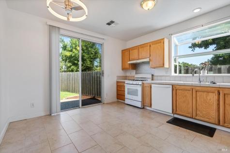2424 Amethyst Way Santa Rosa CA 95404