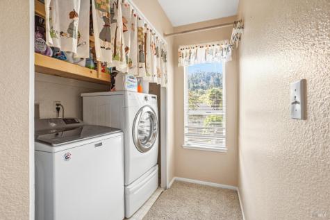 105 William Circle Cloverdale CA 95425