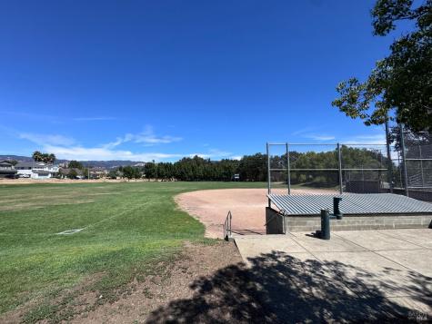 105 William Circle Cloverdale CA 95425