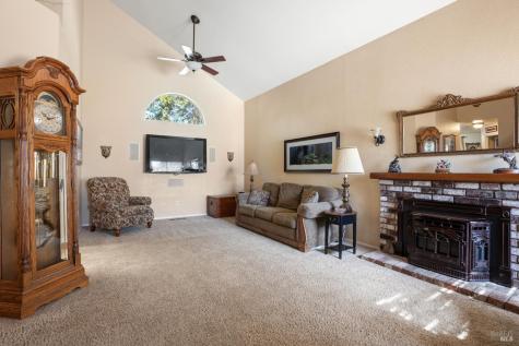 105 William Circle Cloverdale CA 95425