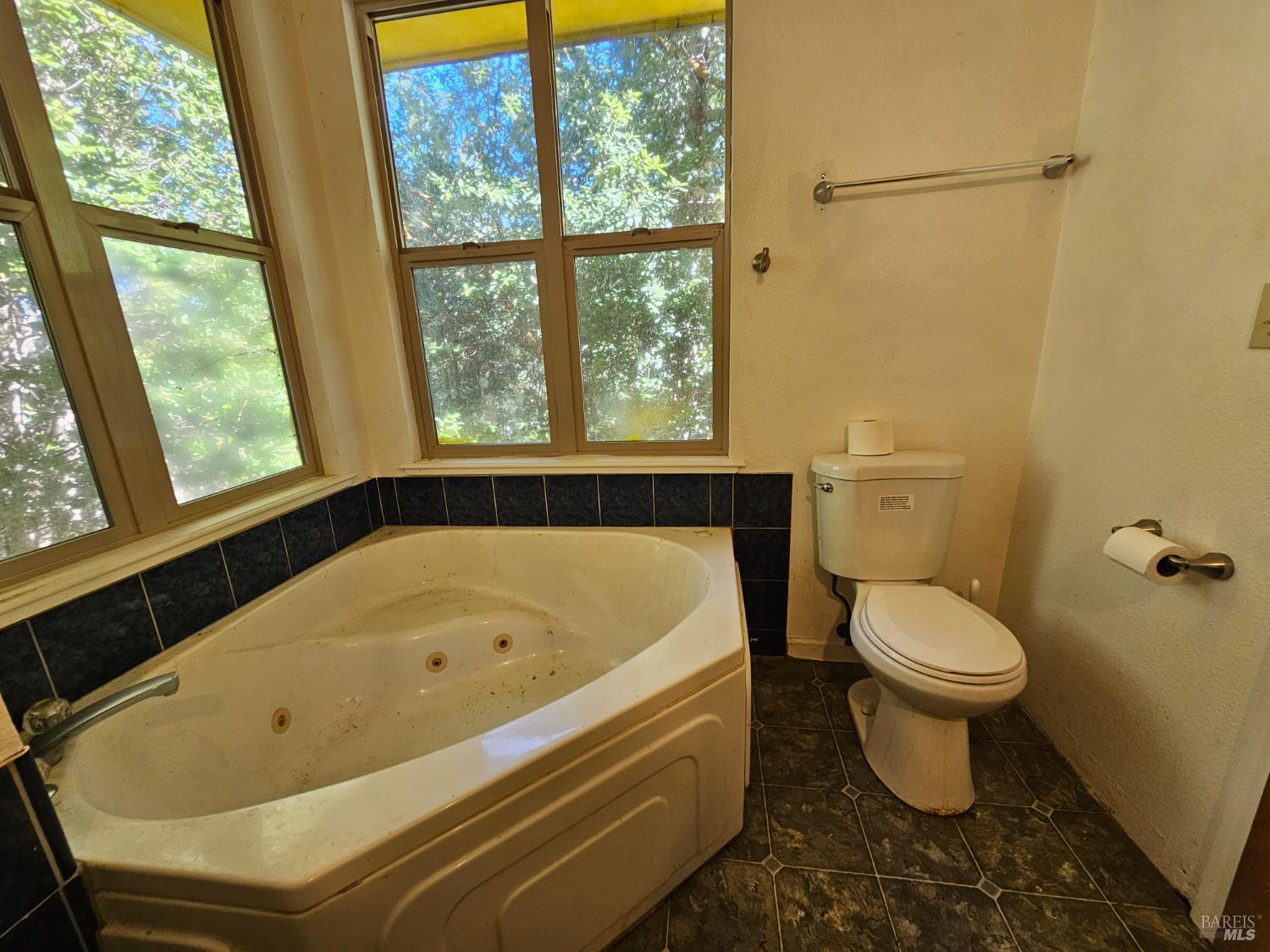 27651 Skyview Road Willits CA 95490