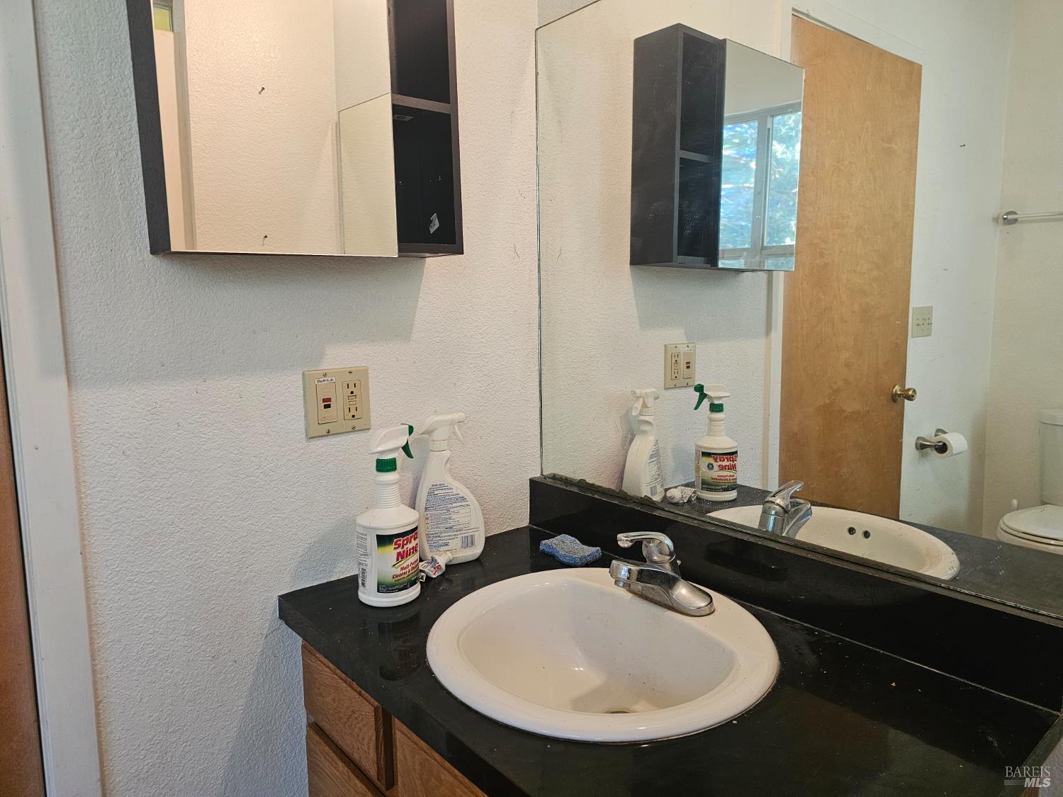 27651 Skyview Road Willits CA 95490